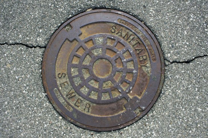 manhole 4053005 1920