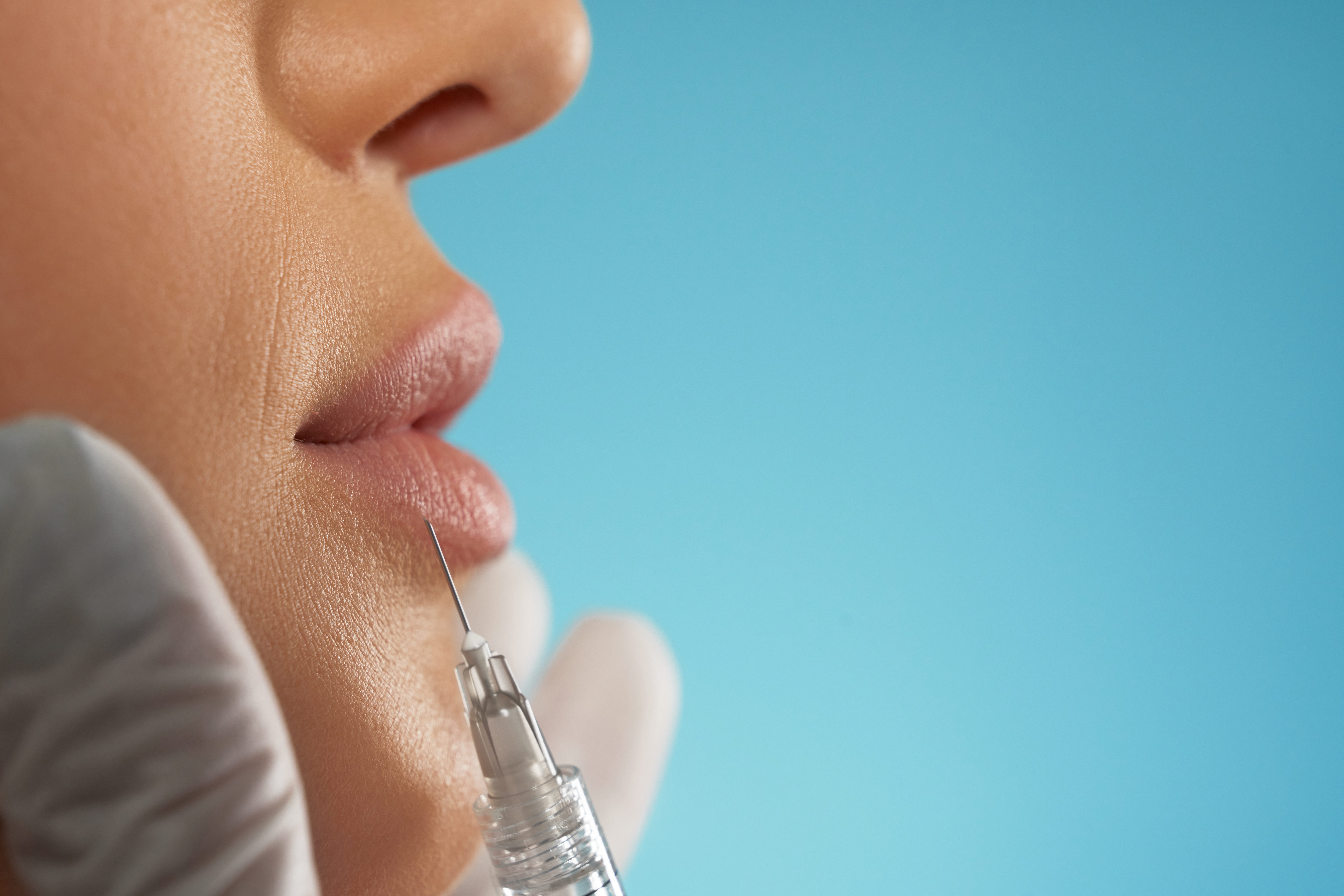 Papež o botoksu, polnilih in popolnem videzu: opozoril na »kult telesa« 2 cosmetic botox injection lips