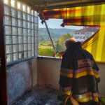 Balkon v Luciji zagorel zaradi spirale za komarje 2 pozar 1