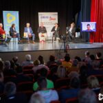 FOTOGALERIJA SOOČENJA ŽUPANSKIH KANDIDATOV V Izoli 23 391455 Radio Capris Foto Jaka Ivancic scaled