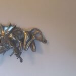 Vlomil v galerijo 2 VRAZJI TRILCEK SREBRO CCA 4 CM