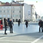 Tenis igrali kar na Tartinijevem trgu 7 tenisp 1 scaled