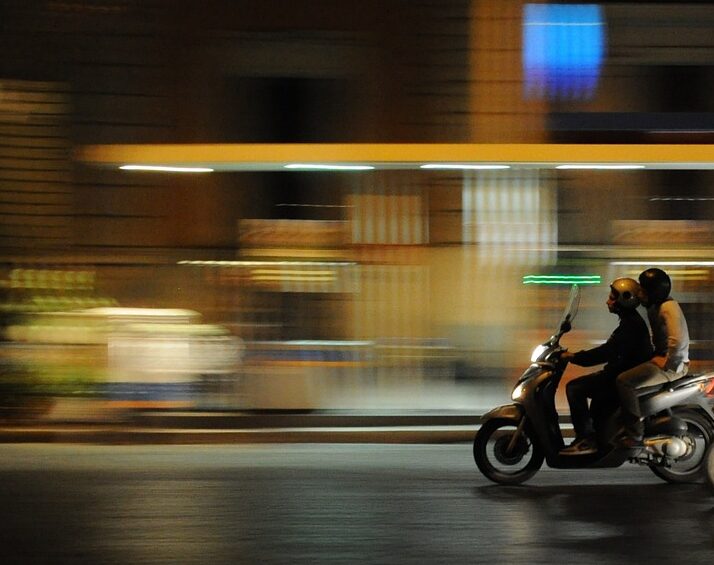 moped nesreča parfum policija