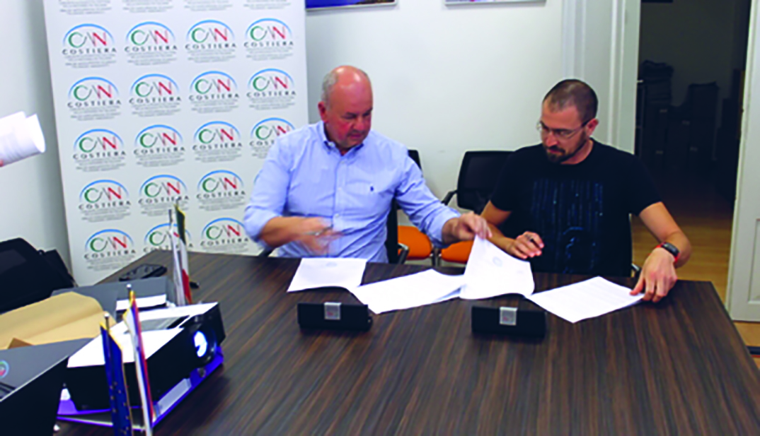 Il presidente Scheriani firma uno dei contratti