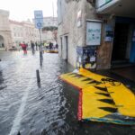 V Piranu, Portorožu, Izoli in Kopru poplavljalo morje (FOTOGALERIJA, VIDEO) 9 27fpa plimovanje 08t scaled
