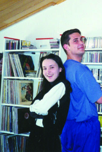 Ales Brzan in Tinkara Kovac leta 1998 v starem studiu Radia Capris