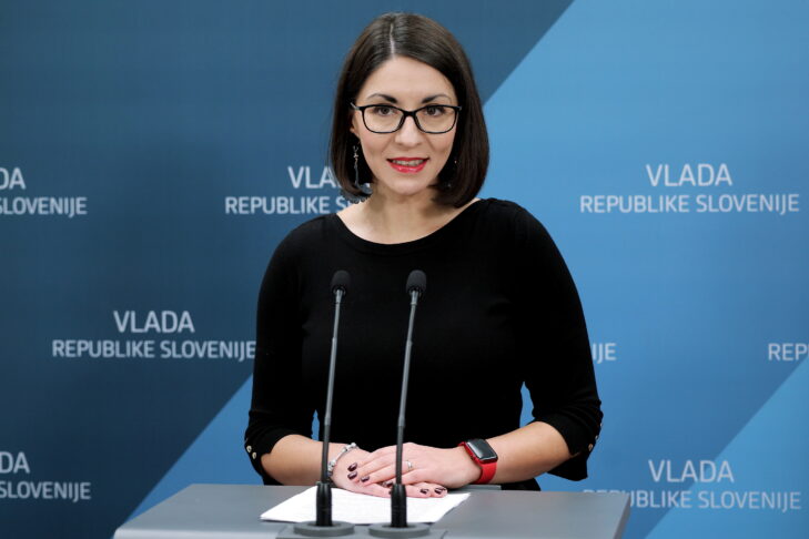 Ministrica za digitalno preobrazbo Emilija Stojmenova Duh. interpelacija