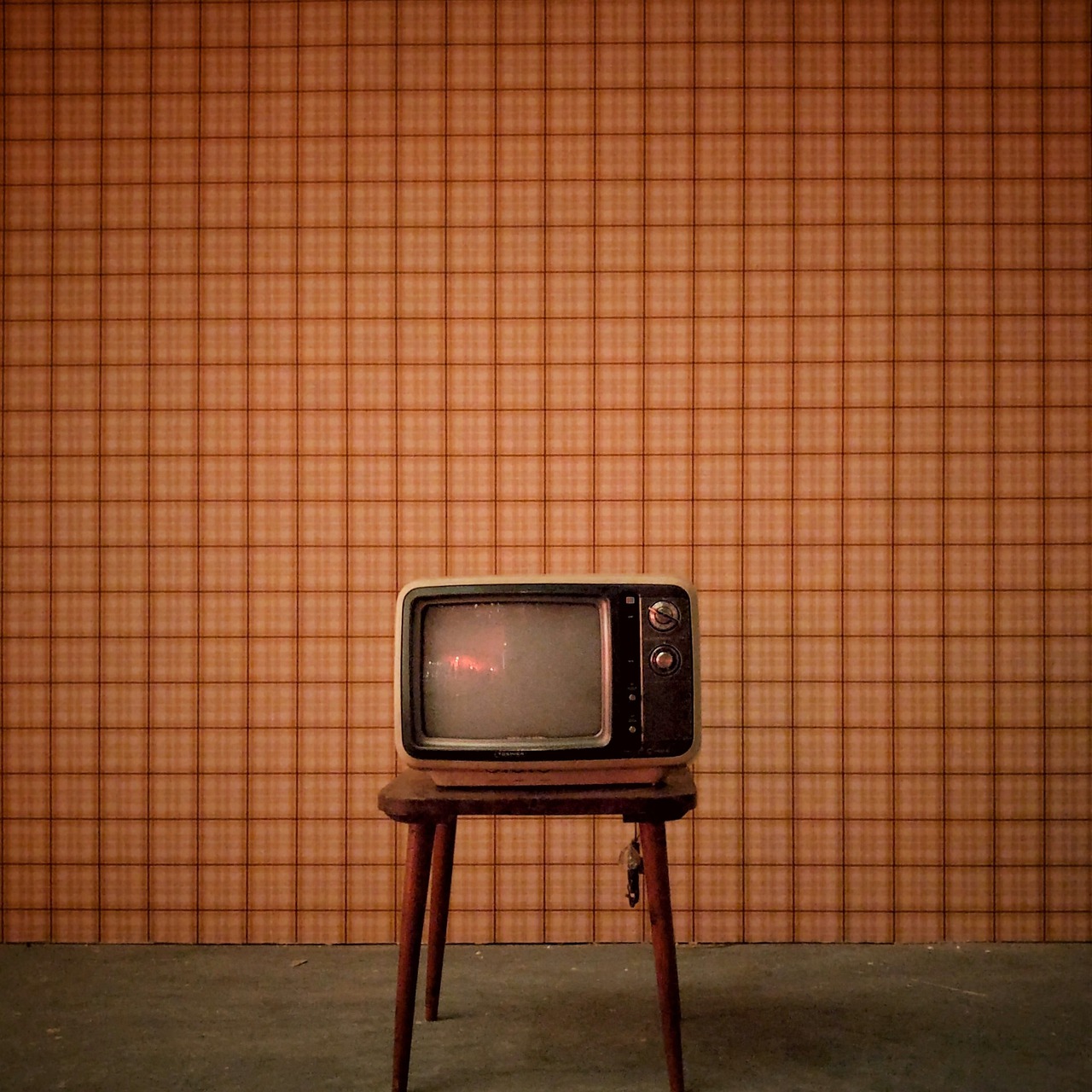 stari televizor, policija, tatvine, vlom