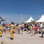 žongler in množica ljudi