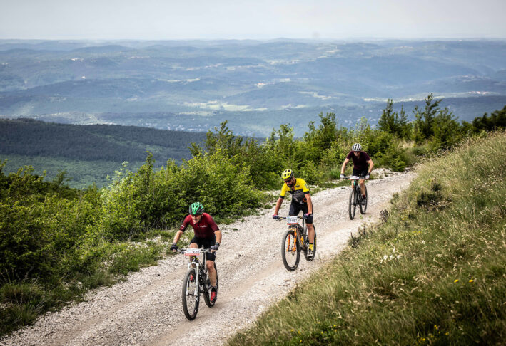 kolesarji na Maratonu MTB Slavnik 2024