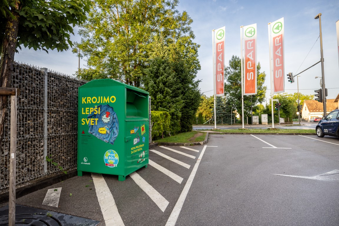 Ves zbran tekstil iz zabojnikov bodo predali slovenskemu podjetju Ekotekstil ki bo poskrbelo za njegovo ponovno uporabo oziroma reciklazo po svojem krogotoku Medium
