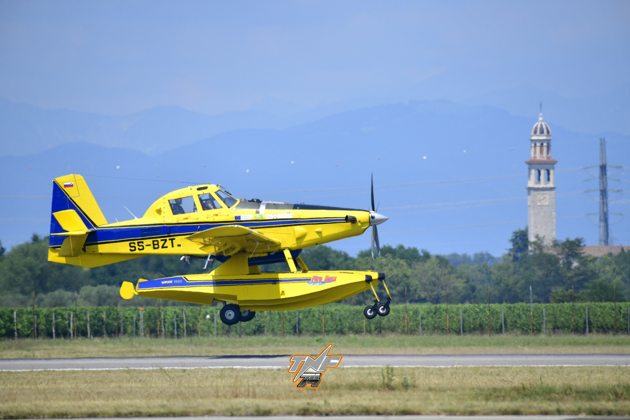 posnetki gašenja air tractorja