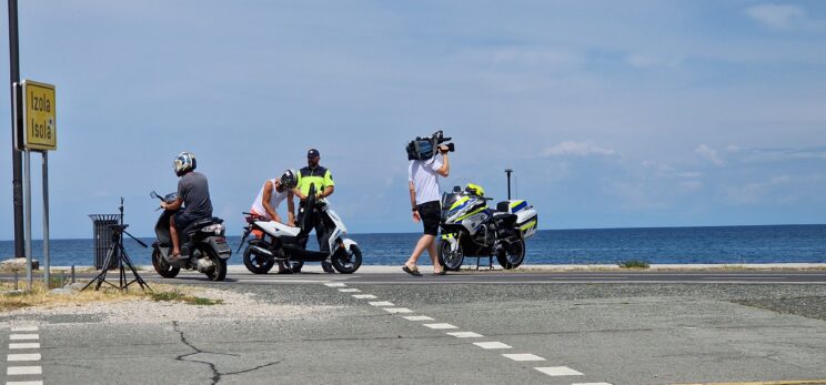 policisti s poostrenim nadzorom