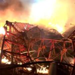 Posneli trenutek, ko je helikopter trčil v radijski stolp, štirje mrtvi, med njimi otrok 5 Helikopter strmoglavil