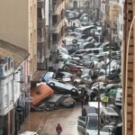 FOTO/VIDEO: Umrlo najmanj 62 ljudi! Voda odnašala avtomobile in zabojnike za smeti, iztiril vlak in poškodoval hiše 2 GbIdSvGX0AA eNb