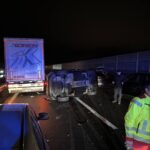 Na primorski avtocesti silovito počilo: v nesreči udeleženih več avtomobilov in tovornjak (fotogalerija) 2 vozilo