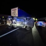 Na primorski avtocesti silovito počilo: v nesreči udeleženih več avtomobilov in tovornjak (fotogalerija) 3 vozilo