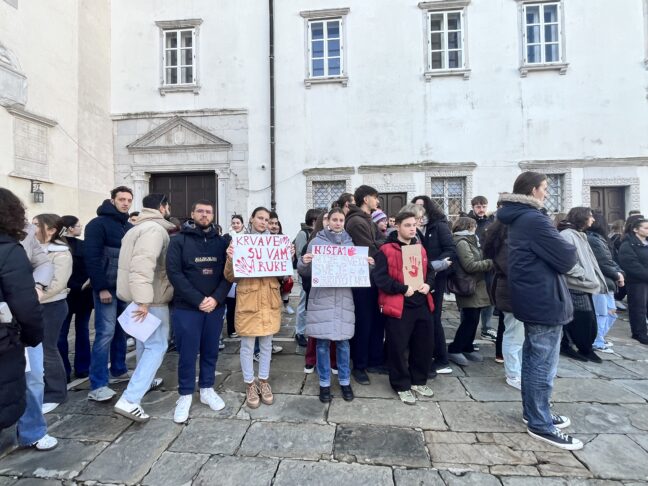 študenti podrpora študentom v novem sadu tragedija 15 žrtev