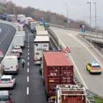 Iz prevrnjenega tovornjaka pri Trstu pobegnilo več kot 30 bikov (video/foto) 6 hitra cesta 1092783 20241218165552