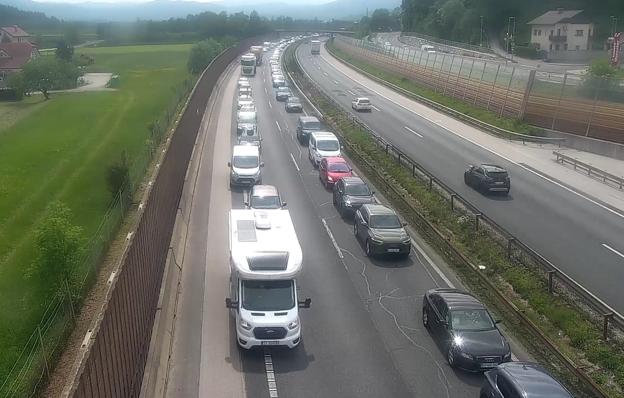 promet.si gneva na avtocesti proti ljubljani stanje