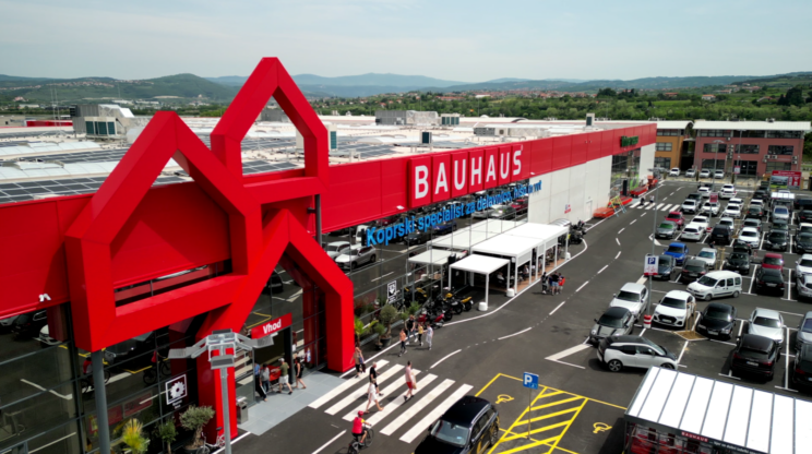 BAUHAUS Koper zunaj