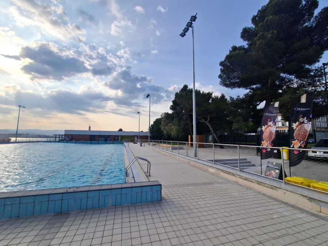 Žusterna plaza