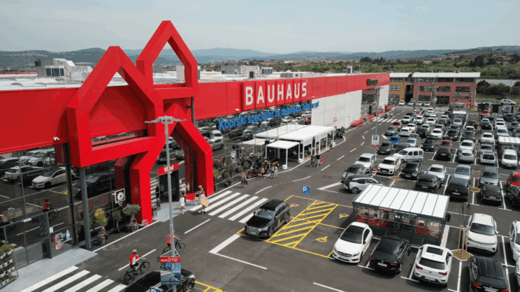 BAUHAUS Koper front