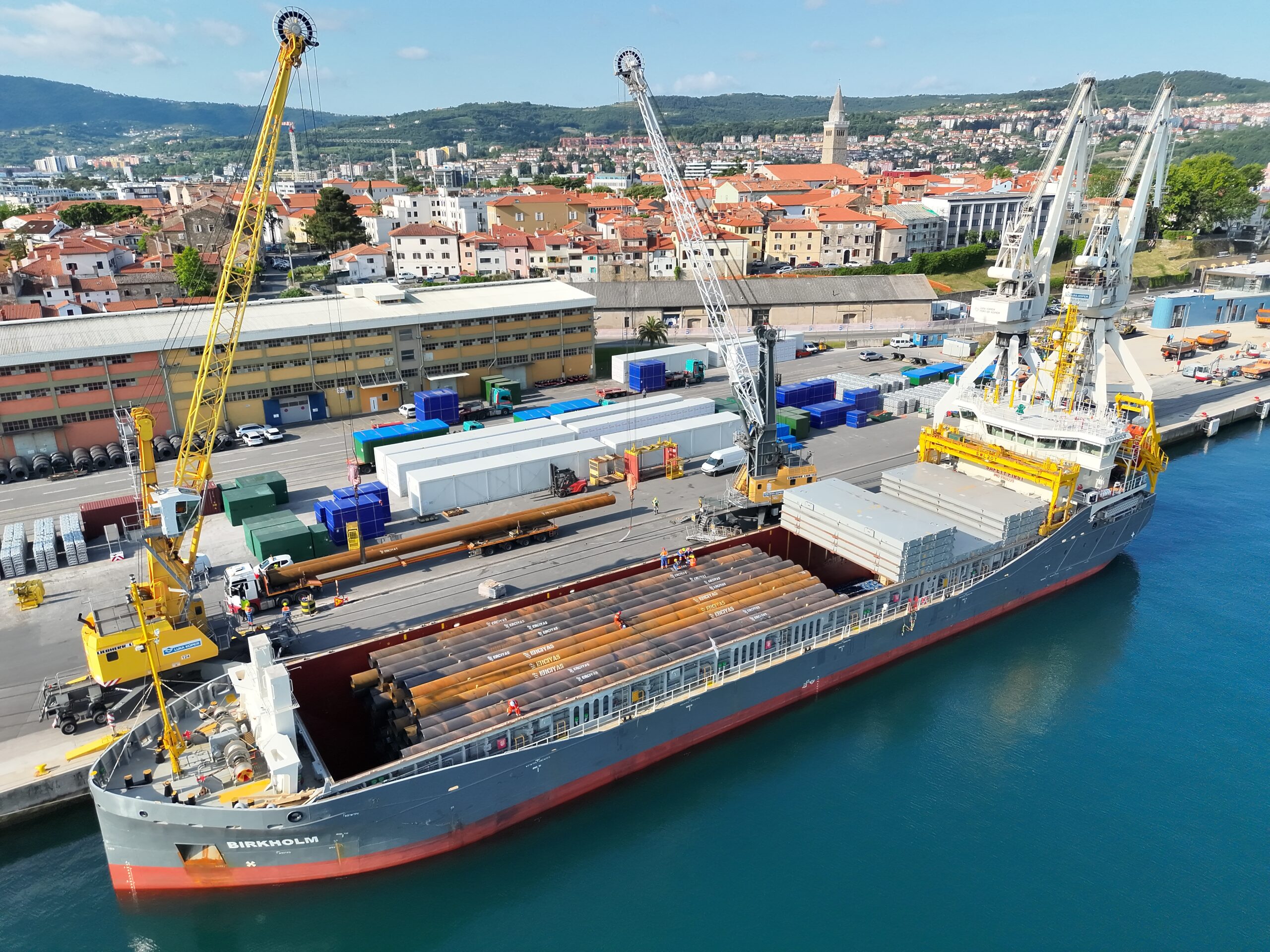 Jekleni piloti prispeli v Luko Koper scaled