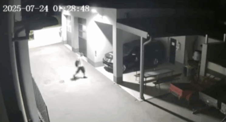 Ukradeno gasilsko terensko vozilo – storilec posnet med dejanjem (VIDEO)