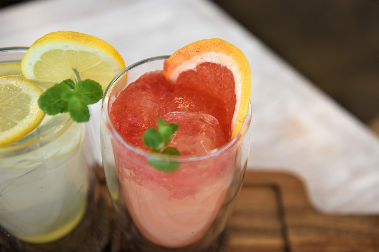 cocktails 6569488 1280