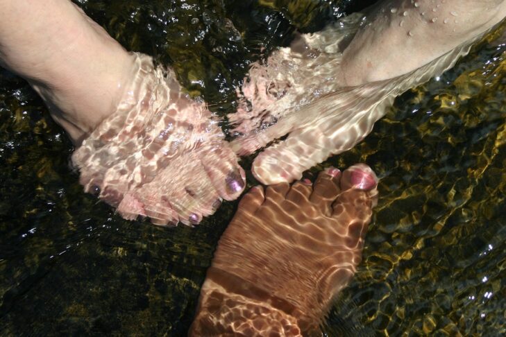 feet 908270 1280
