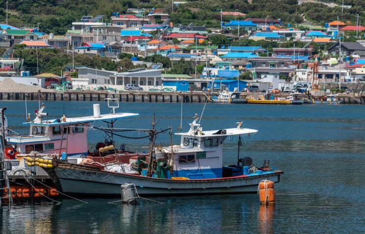 fishing boats 8016811 1280