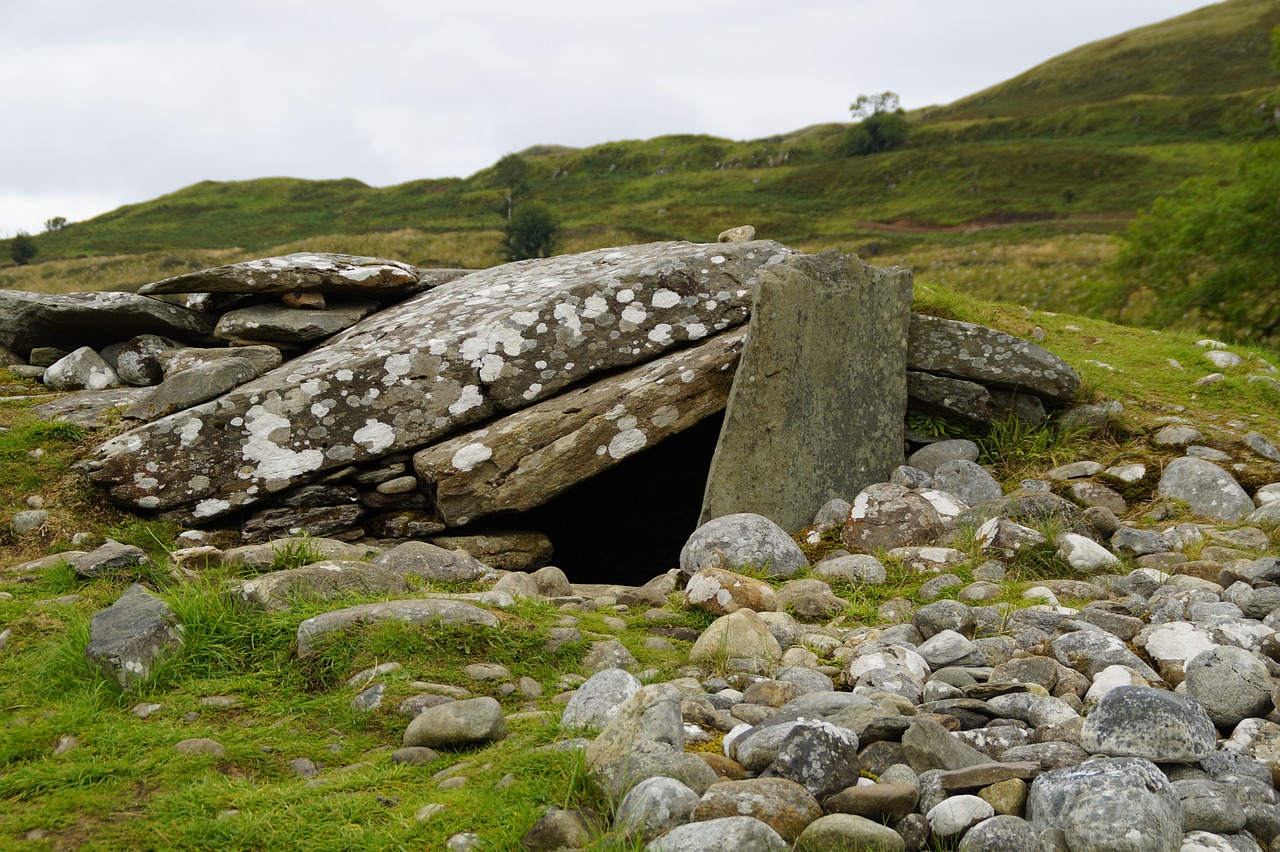 viking grave 4636690 1280