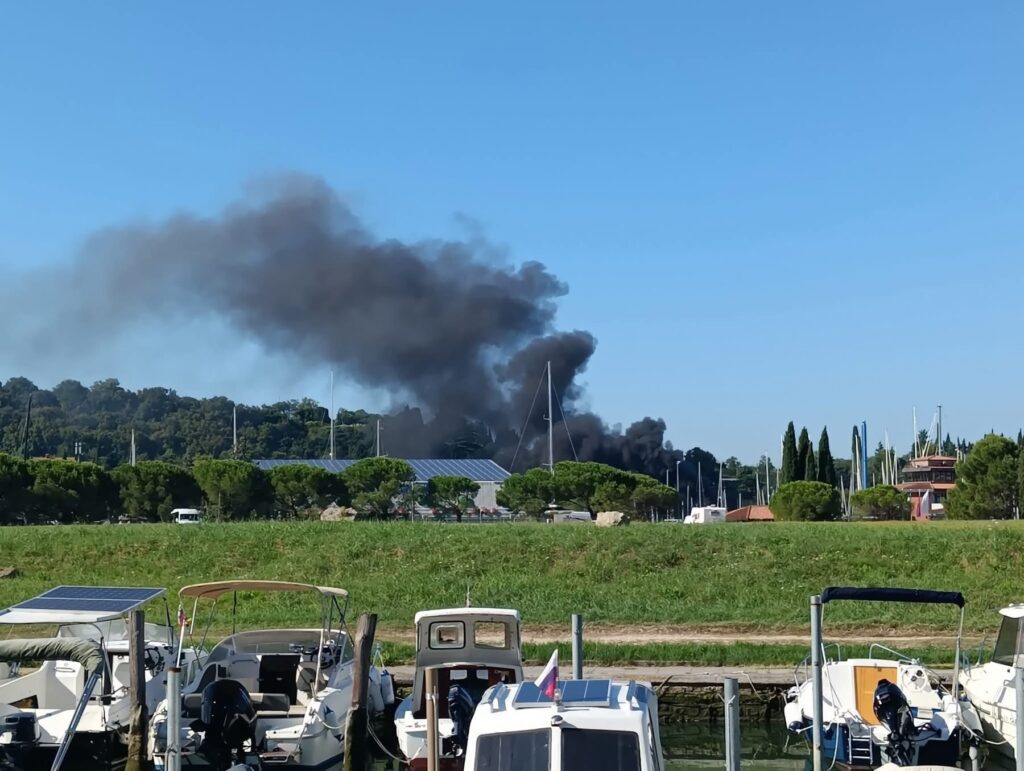 V portoroški marini eksplodiral gumenjak (FOTO) 5 002B66E2 8E55 4CD5 9958 9F2C3E0C3220