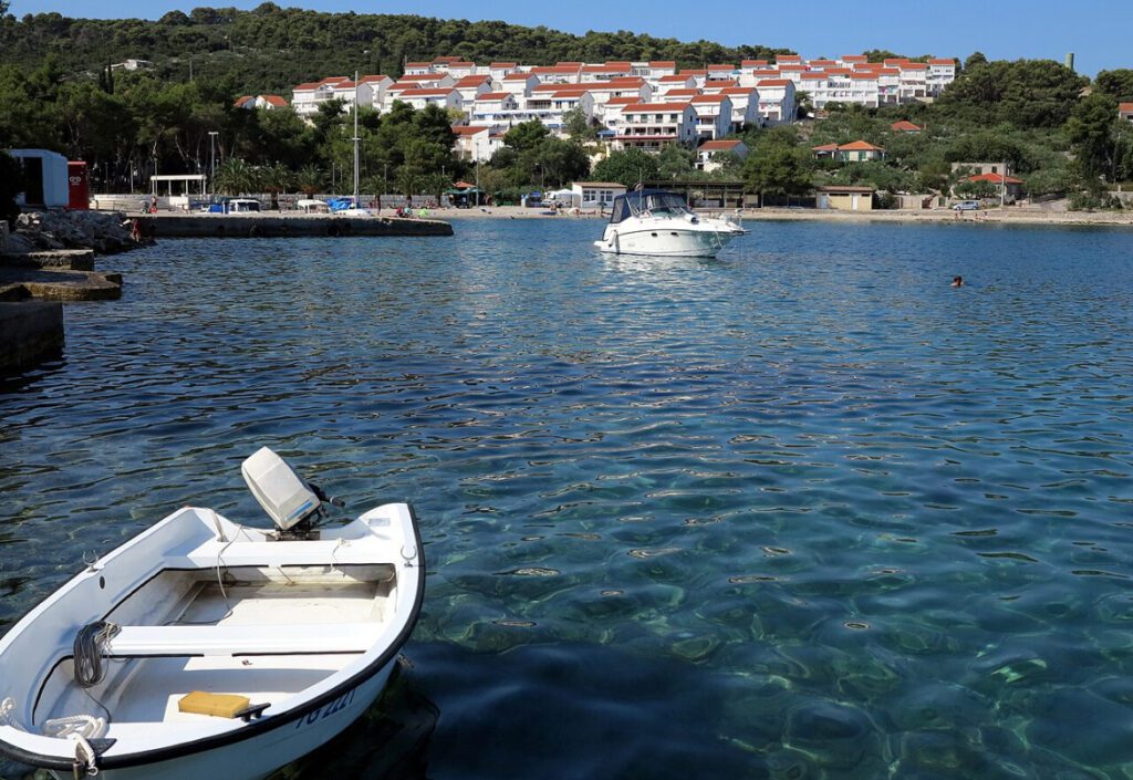 Otoka proti navalu turistov: prebivalci pregnali obiskovalce 2 IMG 8059