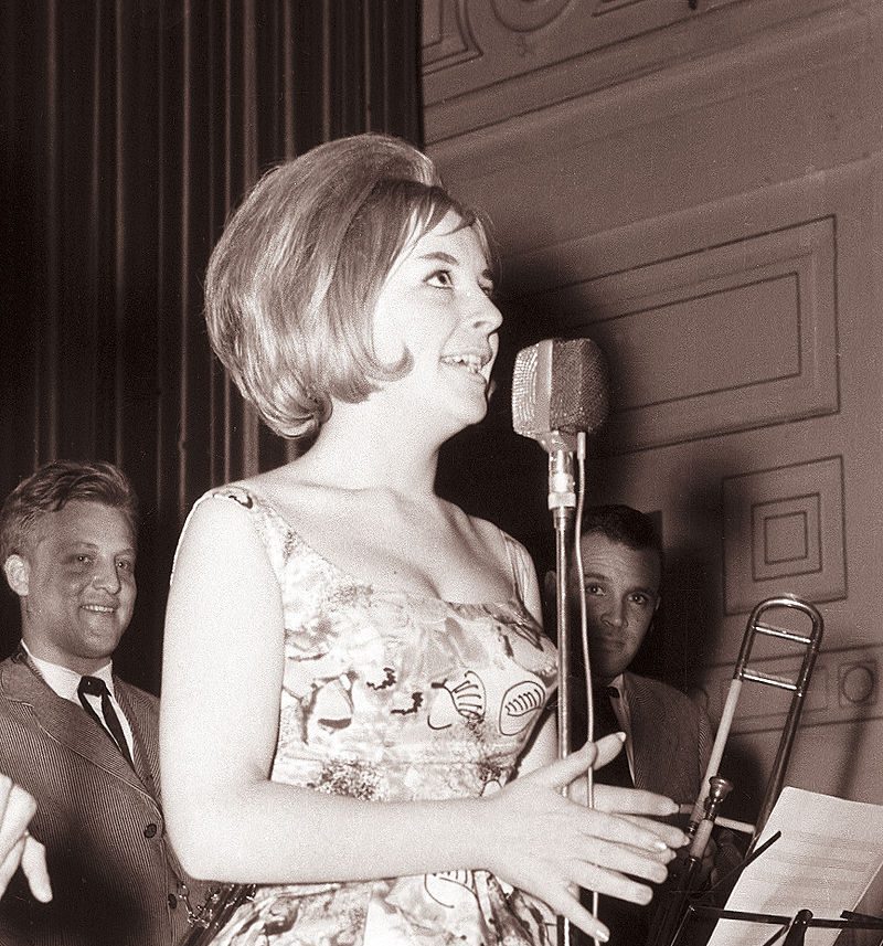 Koncert orkestra Nikice Kalodjere s pevci v Mariboru Gabi Novak 1961 2 e1754903946672