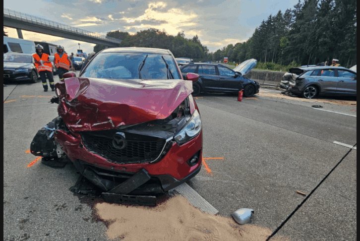 Na avstrijski avtocesti trčilo 33 vozil (video) 3 trčil