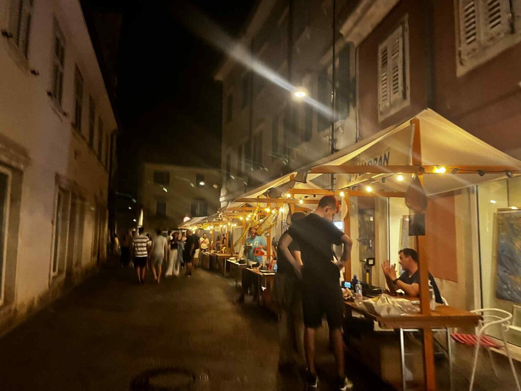 Barvit utrip Oživele ulice napolnil Koper (FOTO/VIDEO) 11 ozivela ulica ulice