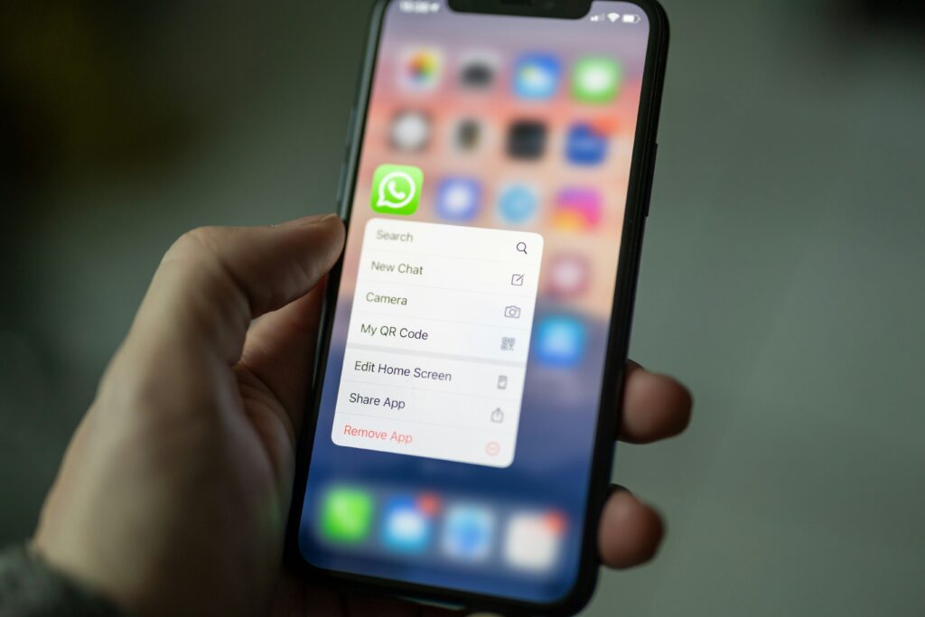 Nategnili so jih prek aplikacije WhatsApp 4 dimitri karastelev ynJaWgrwSlM unsplash