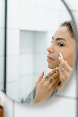 Česen za akne: Kako ga uporabljati 3 česen