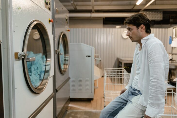 Si upate prositi moške, naj obesijo perilo na stojalo? 2 perilo