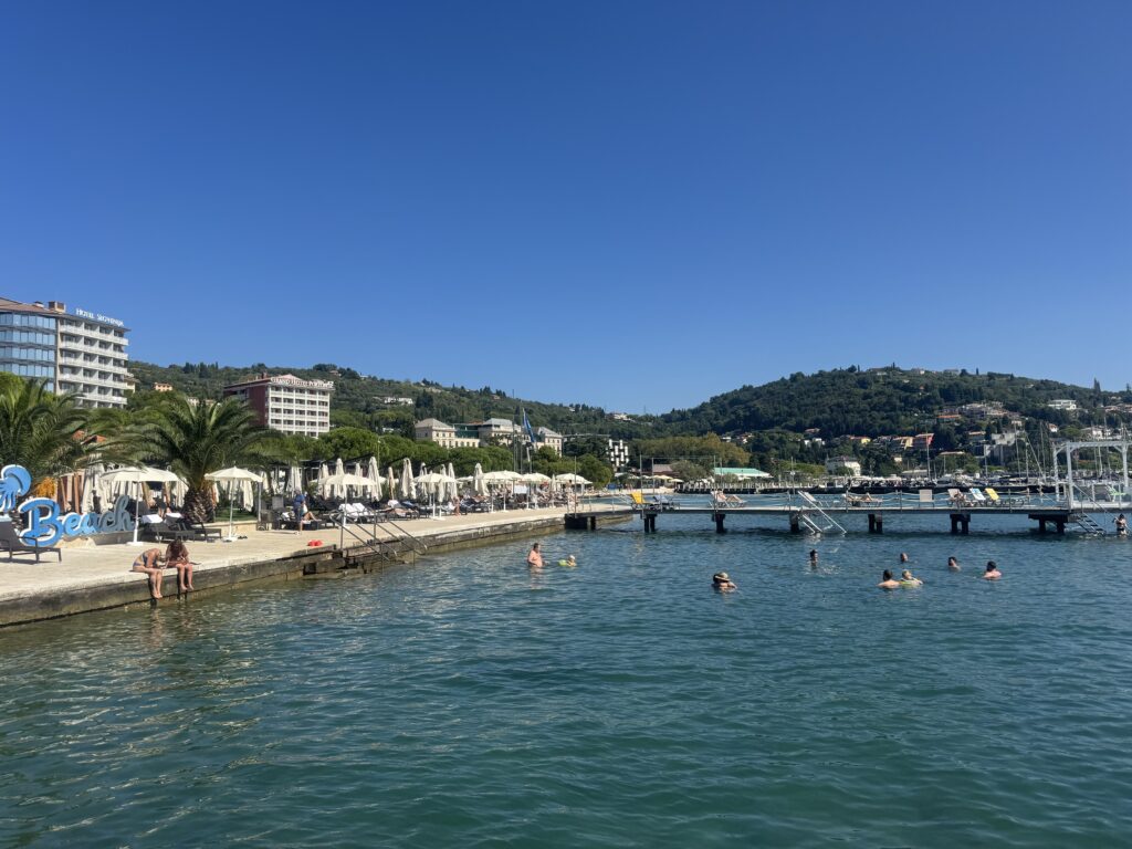 Na pragu jeseni na Obali še pravo poletje (foto in video) 5 sončno