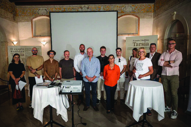 Gli imprenditori dopo la firma dei contratti