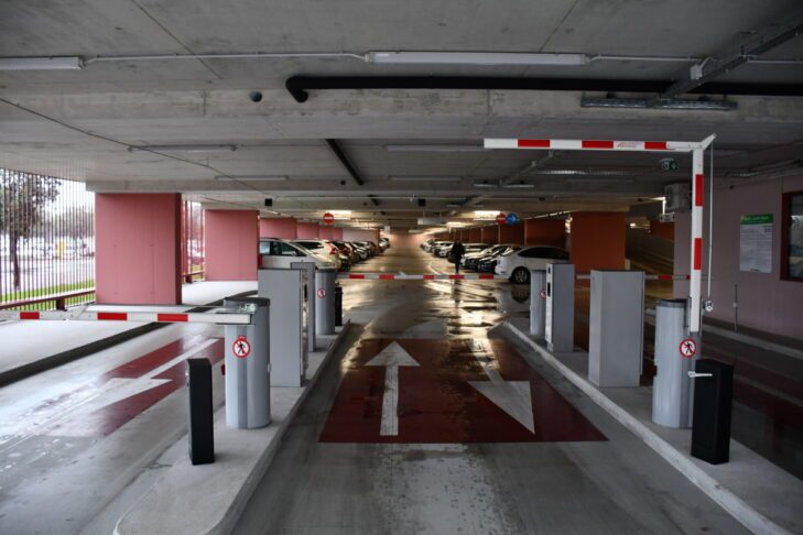 Zaradi močnega deževja odprti parkirni hiši Belveder in Sonce 2 parkirni hiši