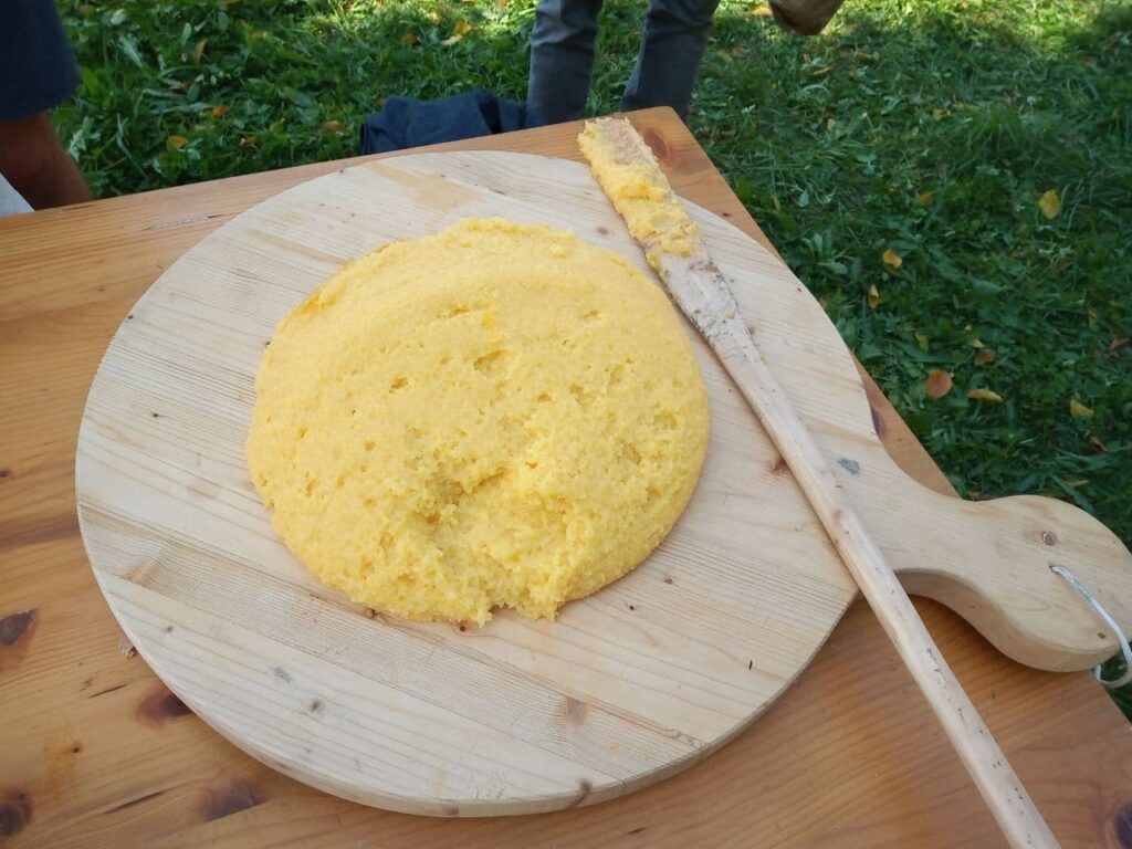 Za popolno kremasto in okusno polento dodajte to sestavino 4 Polenta Trentina