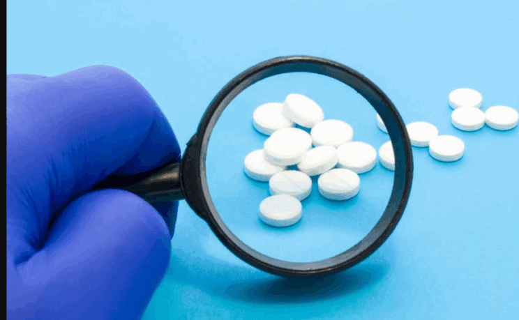 Zlorabljajo identitete zdravnikov, da oglašujejo "čudežna zdravila" 2 zlorabe