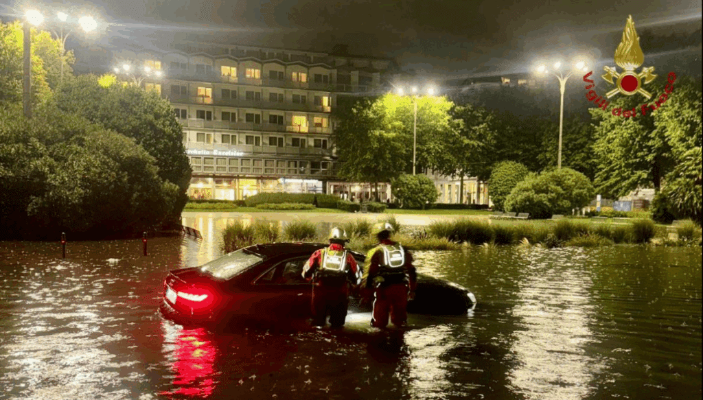 V Italiji se borijo s poplavami in zemeljskimi plazovi (video) 5 poplave