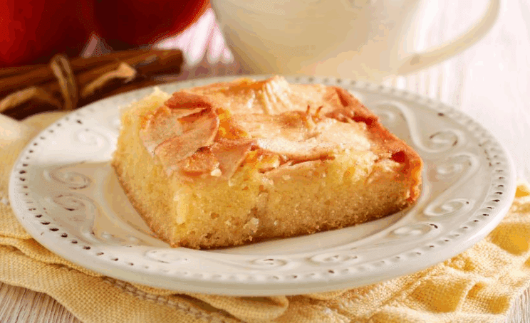 10 minut + 2 jabolki za božansko sladico, ki bo očarala vse 2 jabolčna sladica