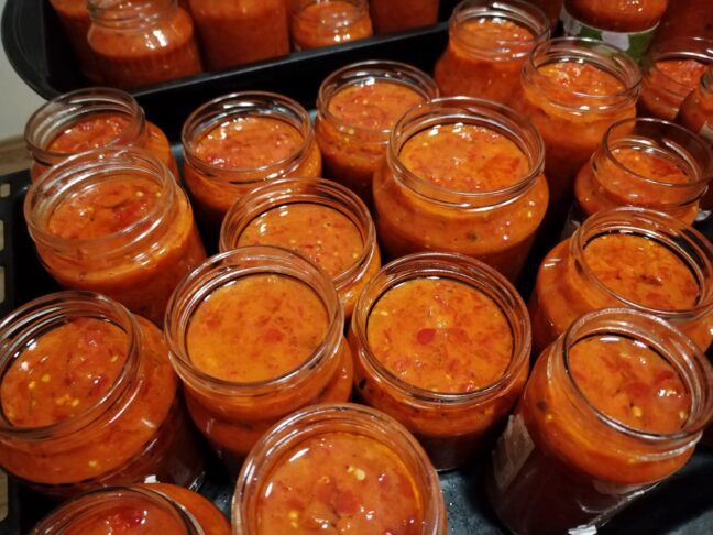 Trik, s katerim se bodo pečene paprike olupile kar same! 4 ajvar1
