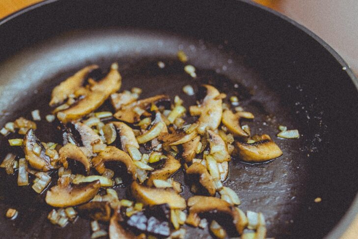 mushrooms 926272 1280